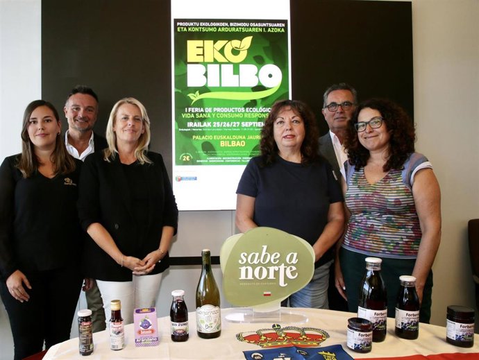 La consejera de Desarrollo Rural, Ganadería, Pesca y Alimentación, María Jesús Susinos, recibe a los productores que acuden a la Feria Eko Bilbo 2026.