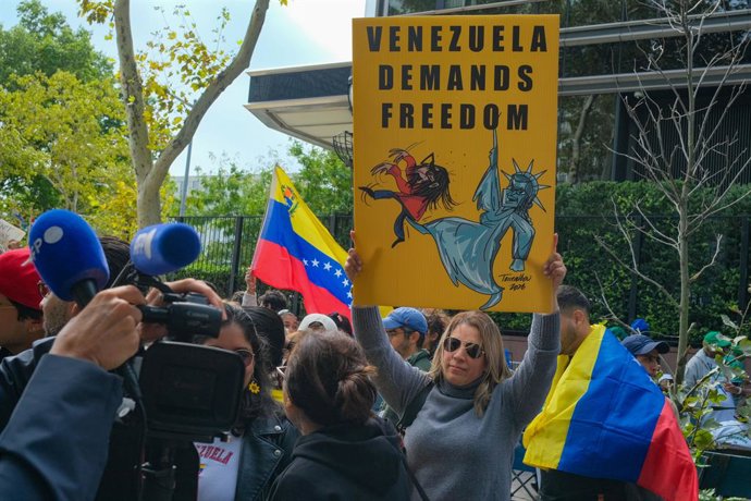 September 22, 2026, New York, New York, USA: Venezuelan protests against the US installed government of Delcy Rodriguez outside of the .United Nations in Dag Hammarskjold Plaza demanding a free and fair election date. They alleged .human rights abuses and