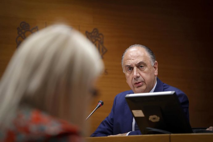 El conseller Juan Carlos Valderrama compareix en una comissió parlamentària
