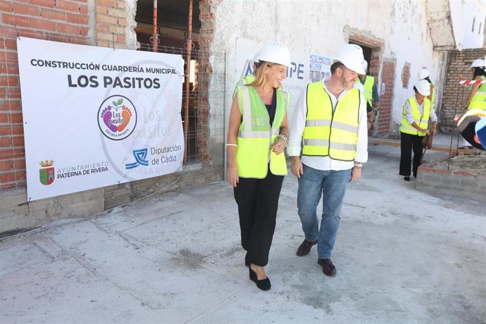 La presidenta de la Diputación de Cádiz, Almudena Martínez, asiste al acto de colocación de la primera piedra de la nueva Escuela Infantil Municipal de Paterna de Rivera (Cádiz). A 23 de septiembre de 2026 en Paterna de Rivera, Cádiz (Andalucía, España).