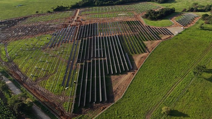 Planta solar construida por la compañía española de servicios energéticos Grupo Negratín.
