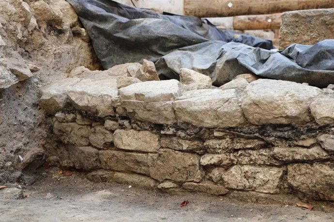 Foram encontrados no centro de Paris vestígios arqueológicos que poderiam pertencer à muralha da antiga Lutécia gaulesa