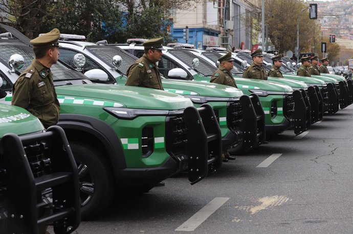 Valpara so 07 de mayo 2025. El Gobernador Regional de Valpara so, Rodrigo Mundaca, junto a la alcaldesa de Valpara so, Camila Nieto, la jefa de la Quinta Zona de Carabineros, general Patricia V squez, consejeros regionales, y autoridades locales,