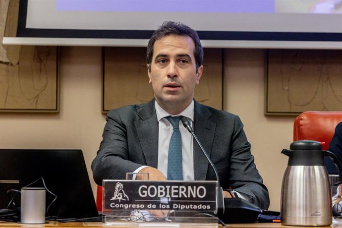 El vicepresidente primero del Gobierno y ministro de Economía, Comercio y Empresa, Carlos Cuerpo, comparece ante la Comisión de Economía, Comercio y Transformación Digital, para informar sobre el Plan de Respuesta y de Relanzamiento Comercial, a 23 de sep