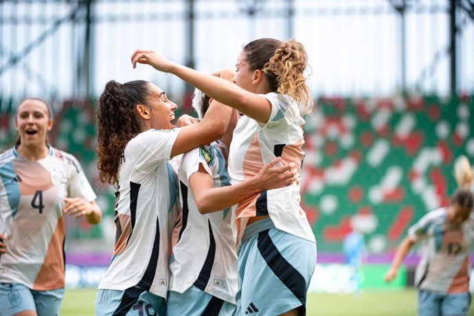 Las jugadoras de la selección Sub-20 celebran un gol en el Mundial 2026