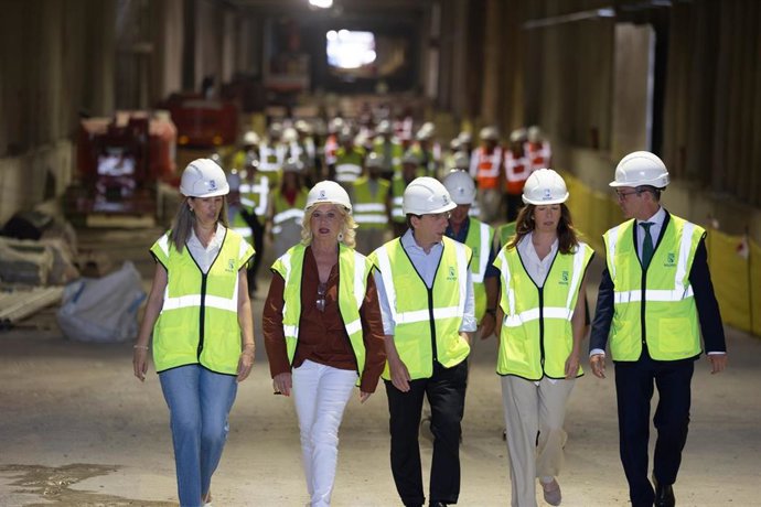 Archivo - (I-D) La concejala de Chamatín, María Yolanda Estrada; la delegada de Obras y Equipamientos, Paloma García Romero; el alcalde de Madrid, José Luis Martínez-Almeida; la concejala de Tetuán, Paula Gómez-Angulo, y el delegado de Fuencarral-El Pardo