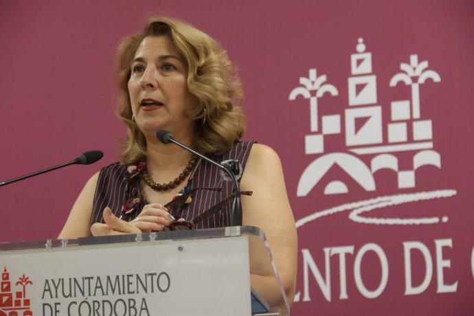 Archivo - La teniente de alcalde delegada de Participación Ciudadana del Ayuntamiento de Córdoba, Eva Contador.