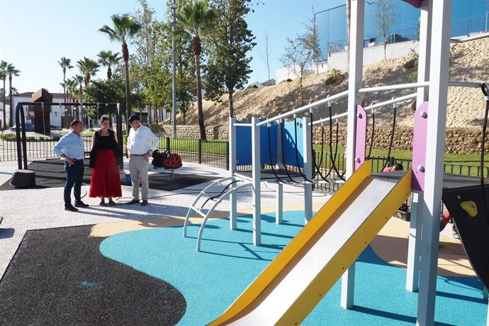 Visita a uno de los parques renovados de Palos de la Frontera (Huelva).