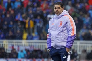 Futbol, Deportes Limache vs Universidad de Chile. Fecha 19, Liga de Primera 2026. El entrenador de Universidad de Chile Fernando Gago es fotografiado durante el partido de la liga de primera contra Deportes Limache disputado en el estadio Lucio Farina de