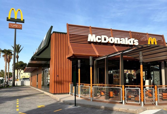 Archivo - Nuevo restaurante de McDonald's