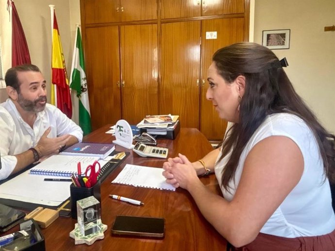 José María Jiménez y Marta León, durante su encuentro.