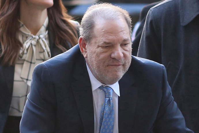 Archivo - Arquivo - 24 de fevereiro de 2020, Manhattan, NY, EUA: Harvey Weinstein chega ao Tribunal Criminal de Manhattan acompanhado de seus advogados em 24 de fevereiro de 2020.