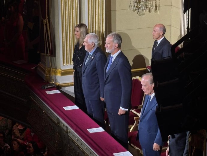El Rey inaugura entre aplausos la nueva temporada del Teatro Real, que arranca con 'Manon Lescaut'