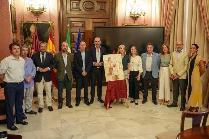 La delegada del Distrito Casco Antiguo, Amidea Navarro, en la presentación del cartel de la IV Velá del Arenal.