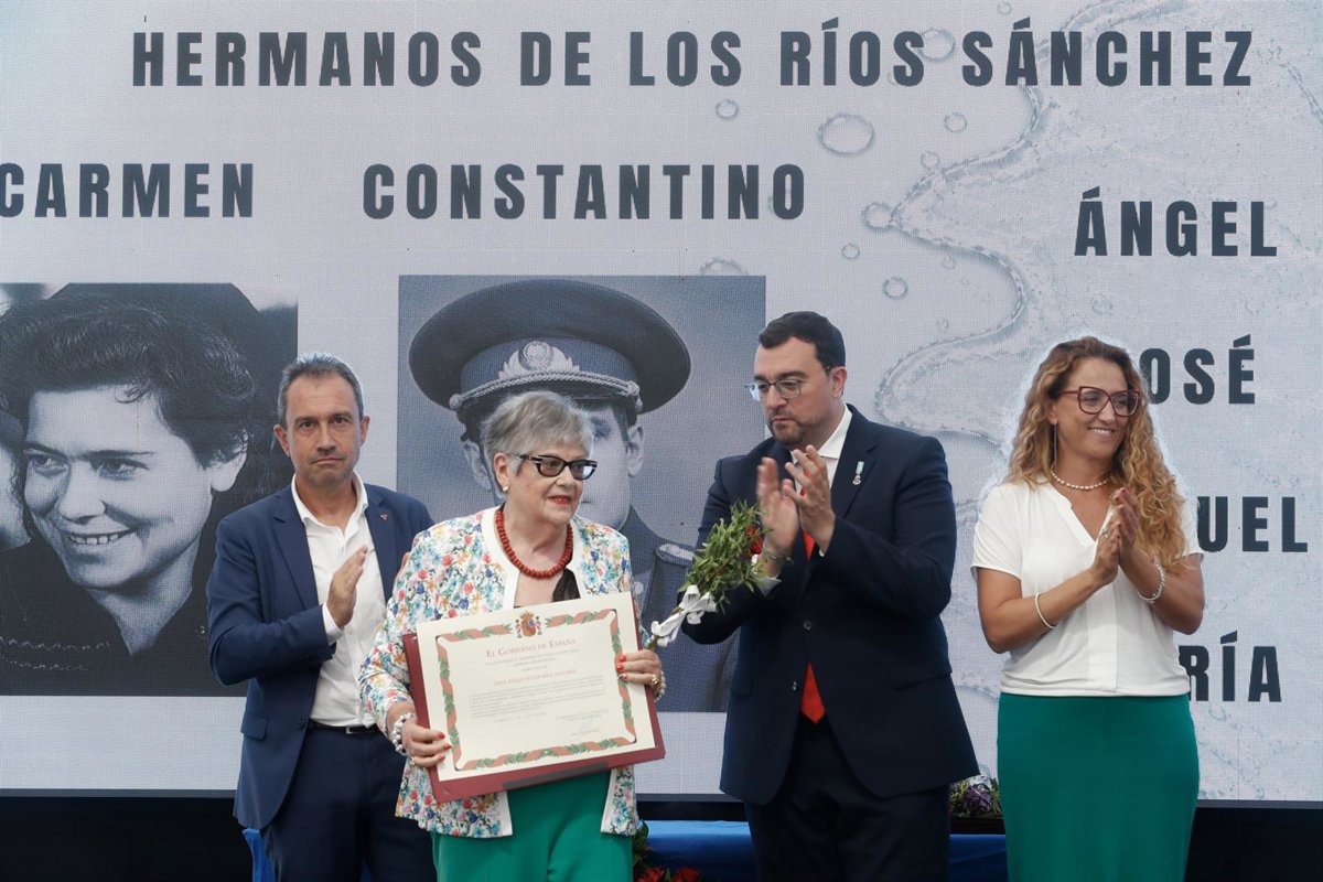 Barbón reivindica la memoria democrática como una vacuna contra la intolerancia en el homenaje a los Niños de Rusia