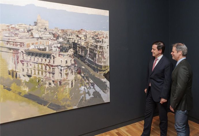 El presidente de la Junta de Castilla y León, Alfonso Fernández Mañueco, participa en el acto inaugural de la exposición ‘Ángel Luis Iglesias. Antología’ en la Sala de Exposiciones San Eloy de la Fundación Caja Duero en Salamanca