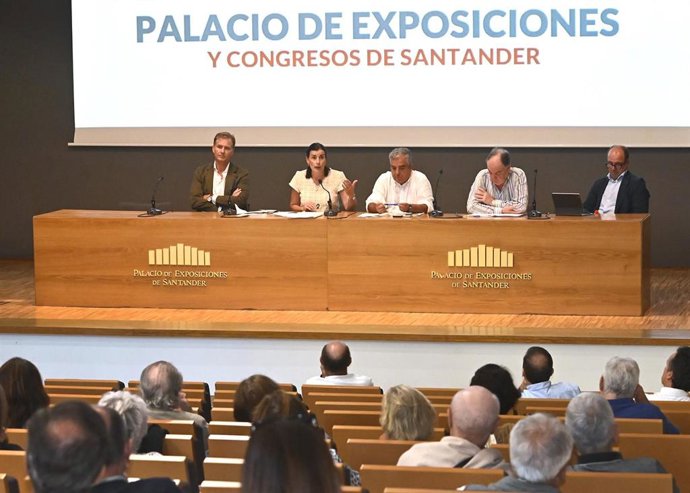 Igual se reúne con los afectados por el cierre del aparcamiento de Pombo