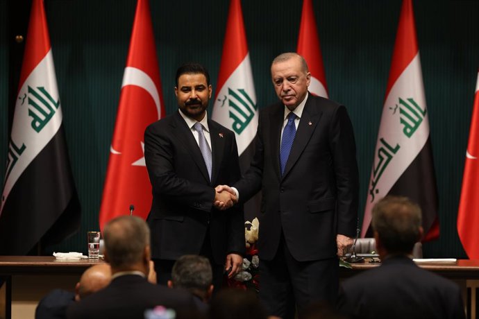 Archivo - Arquivo - ANCARA, 29 de julho de 2026  -- O primeiro-ministro iraquiano Ali al-Zaidi (à esquerda) e o presidente turco Recep Tayyip Erdogan participam de uma coletiva de imprensa conjunta em Ancara, Turquia, em 28 de julho de 2026. A COMPLEMENTA