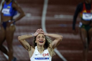 SANTIAGO, CHILE-NOV 01: Martina Weil de Chile celebra tras ganar la final femenina de 400m, durante los Juegos Panamericanos Santiago 2023 en el Coliseo del Estadio Nacional Julio Martínez, el 01 de Noviembre en Santiago, Chile. / Martina Weil of Chile