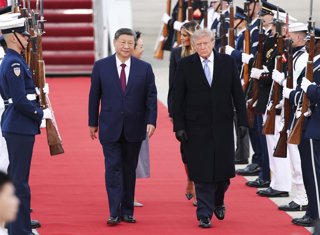 WASHINGTON, Sept. 23, 2026  -- Chinese President Xi Jinping arrives at Joint Base Andrews on Sept. 23, 2026, for a state visit to the United States at the invitation of U.S. President Donald Trump. Xi and his wife, Peng Liyuan, were warmly greeted by Trum