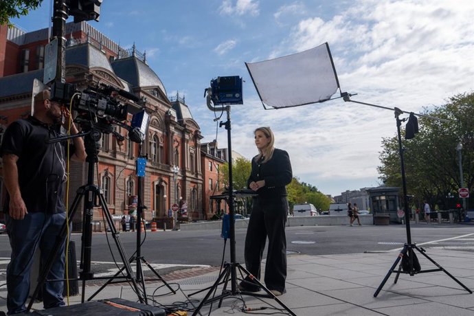 September 19, 2026, Washington, Dc, United States: CNN White House Correspondent Betsy Klein films a news report from Pennsylvania Avenue after she and other CNN employees were denied access to the White House in Washington, D.C. on September 19, 2026.