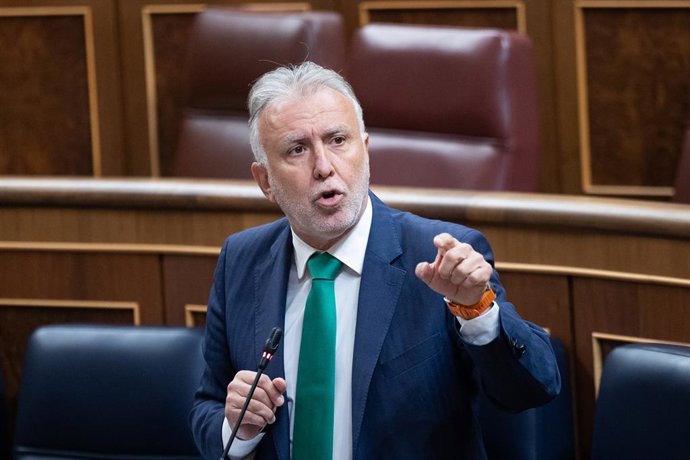 El ministro de Política Territorial, Ángel Víctor Torres,  durante una sesión de control al Gobierno, en el Congreso de los Diputados, a 23 de septiembre de 2026, en Madrid (España). El Gobierno se enfrenta a una nueva sesión de control que vuelve a estar