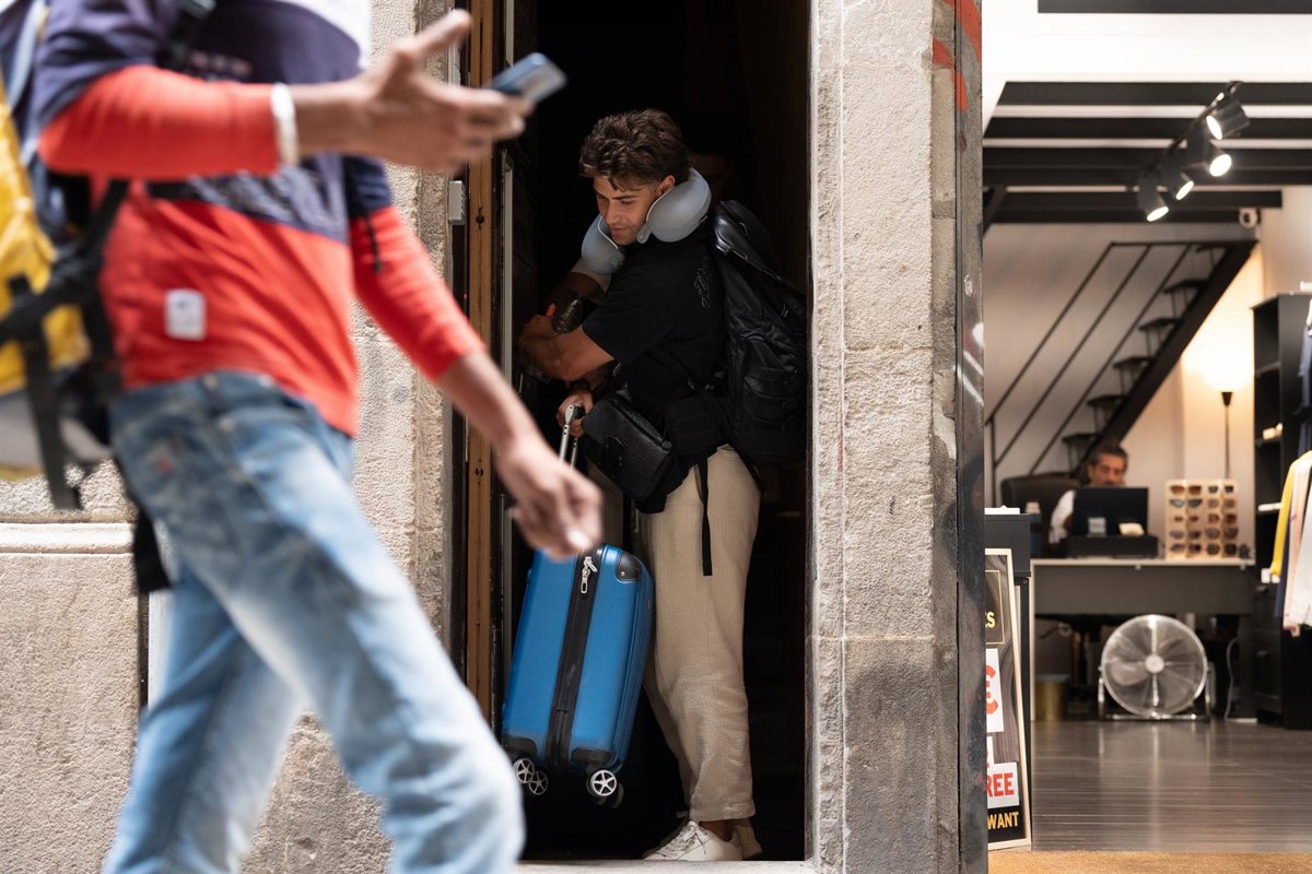 Los españoles realizaron 46,9 millones de viajes en el segundo trimestre, un 1,1% más, y gastaron un 3,5% más