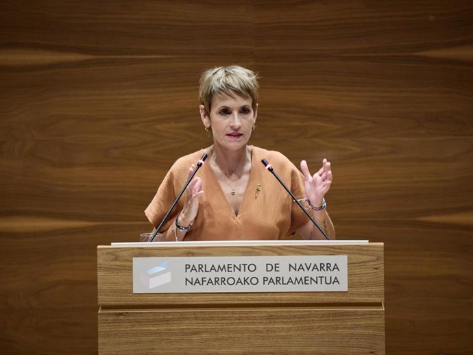 La presidenta del Gobierno de Navarra, María Chivite, este jueves en el Debate sobre el Estado de la Comunidad, en el pleno del Parlamento de Navarra.