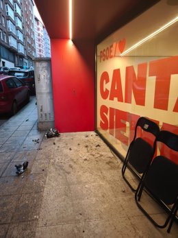 Archivo - Artefactos caseros explosionados en la sede del PSOE de Cantabria