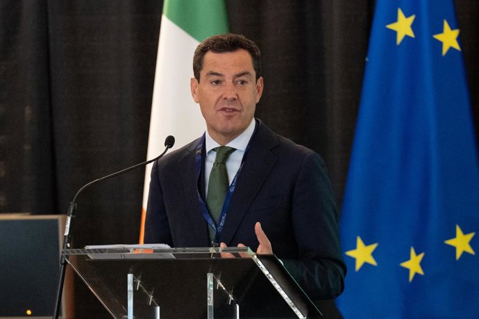 El presidente de la Junta de Andalucía, Juanma Moreno, interviene en la reunión de la Mesa del Comité de las Regiones (CdR) que se celebra en la ciudad de Mullingar, en Irlanda. A 23 de septiembre de 2026 en Mullingar (Irlanda)