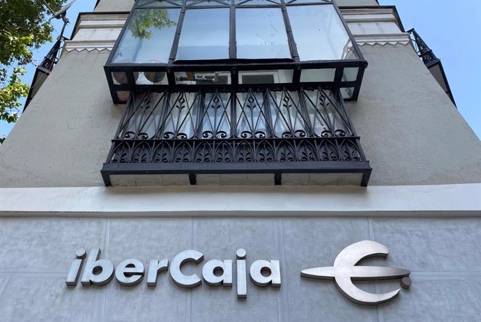 Archivo - Oficina de Ibercaja en Madrid (España).