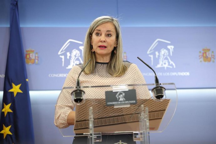 La portavoz de Sumar en el Congreso, Verónica Martínez Barbero, durante una rueda de prensa en el Congreso de los Diputados, a 15 de septiembre de 2026, en Madrid (España).