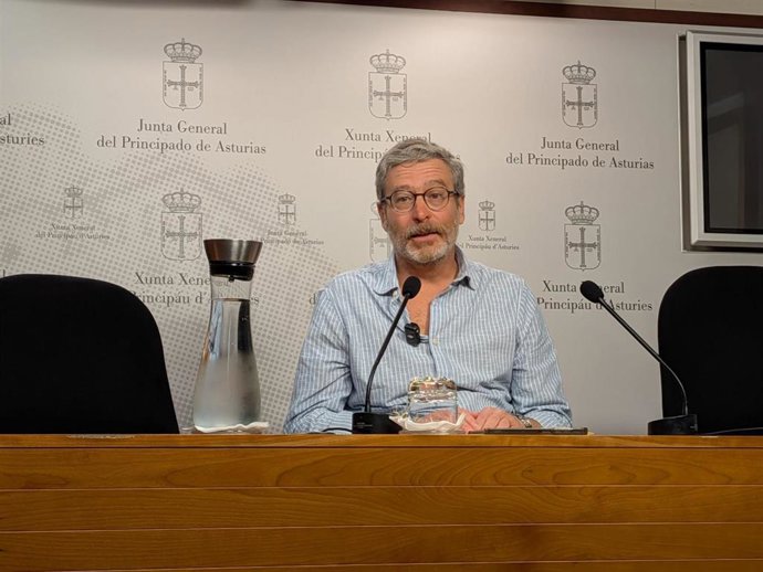 El diputado de Vox, Javier Jové, en rueda de prensa.