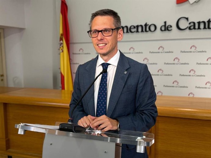 El portavoz del PSOE en el Parlamento de Cantabria, Mario Iglesias