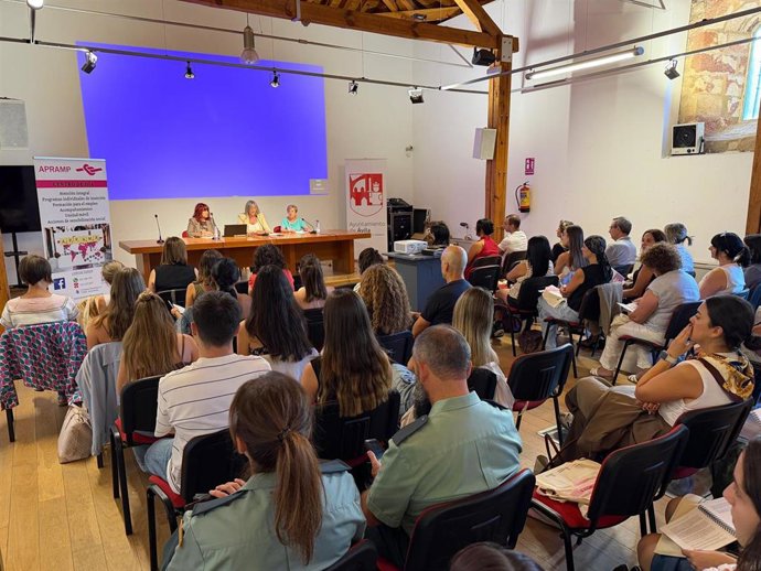 El Ayuntamiento de Ávila y Apramp presentan una guía de intervención para abordar casos de trata de personas y explotación sexual