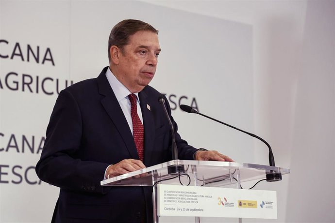 El ministro de Agricultura, Pesca y Alimentación, Luis Planas, durante la rueda de prensa previa a la XII Conferencia Iberoamericana de Ministros de Agricultura y Pesca en la sala San Zoilo del Palacio de Congreso.