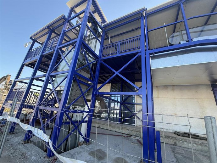 El puerto de Motril (Granada) retoma las obras de mejora de la estación marítima tras la temporada alta de pasajeros.