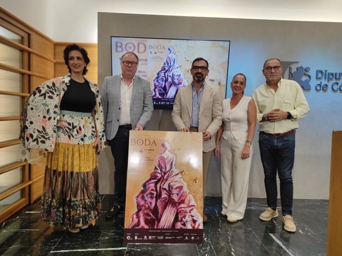 'Félix Romero, Delegado De Desarrollo Económico, Promoción Y Empleo De La Diputación De Córdoba, Junto A Responsables De Fuente Palmera De Boda, Durante La Presentación De La XIX Edición De Fuente Palmera De Boda.