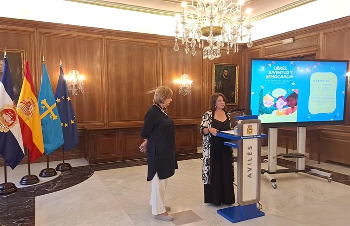 La alcaldesa de Avilés, Mariví Monteserí, y la delegada del Gobierno en Asturias, Adriana Lastra.