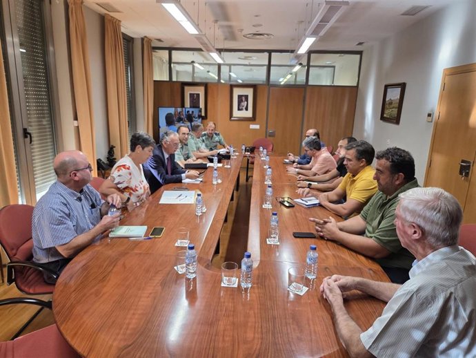 La Guardia Civil presenta en una reunión el dispositivo de seguridad para la campaña de recogida de aceituna 2026-2027 en Extremadura