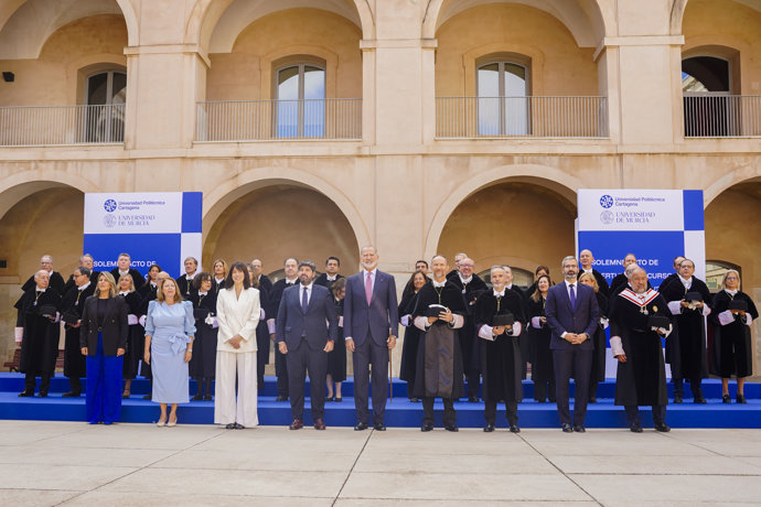 El Rey Felipe VI acompañado por el presidente de la Región de Murcia, Fernando López Miras, asiste a la apertura del curso universitario 2026/2027, en el Paraninfo de la Universidad Politécnica de Cartagena, a 24 de septiembre de 2026, en Cartagena, 