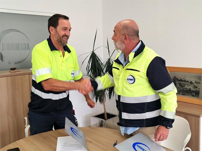José Antonio Gómez Valencia (ATA) y Álvaro Álvarez Álvarez (Acerinox Europa) durante la firma de la declaración conjunta.