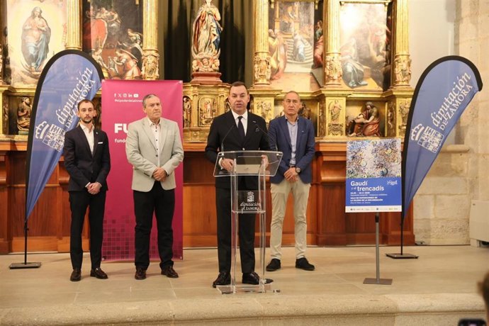 Inauguración de la exposición dedicada a Gaudí y el trecandís.