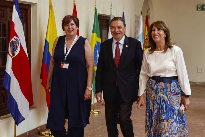 El ministro de Agricultura, Pesca y Alimentación, Luis Planas, antes de la rueda de prensa previa a la XII Conferencia Iberoamericana de Ministros de Agricultura y Pesca en la sala San Zoilo del Palacio de Congreso.