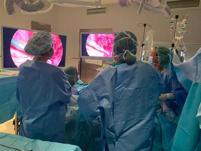 Cirujanos en el Hospital Carmen y Severo Ochoa