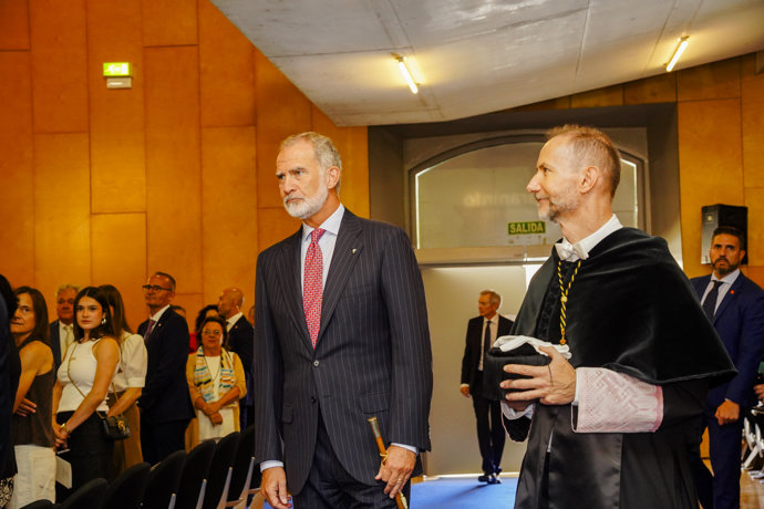 El Rey Felipe VI asiste a la apertura del curso universitario 2026/2027, en el Paraninfo de la Universidad Politécnica de Cartagena, a 24 de septiembre de 2026, en Cartagena, Región de Murcia (España).
