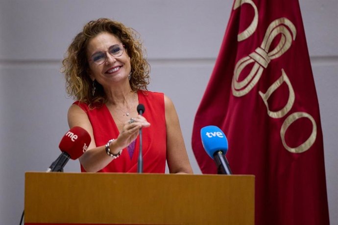La secretaria general del PSOE-A, María Jesús Montero, interviene  en la inauguración de la exposición del 50 aniversario del XXX Congreso de UGT, en Sevilla.