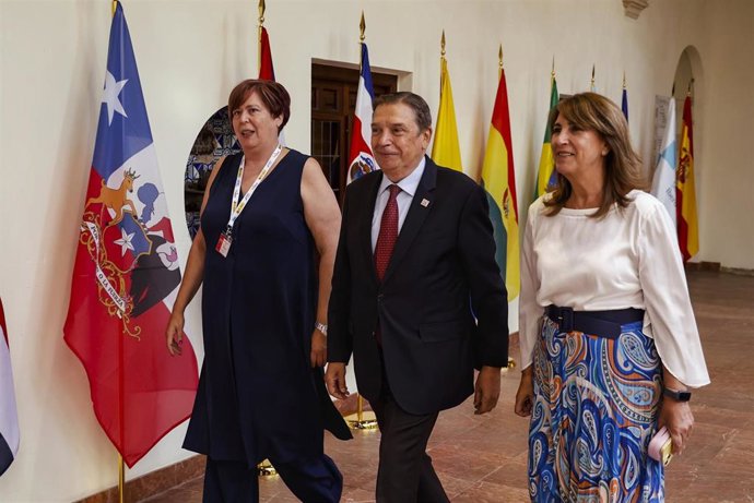 El ministro de Agricultura, Pesca y Alimentación, Luis Planas, antes de la rueda de prensa previa a la XII Conferencia Iberoamericana de Ministros de Agricultura y Pesca en la sala San Zoilo del Palacio de Congresos de Córdoba.