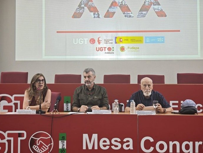 El secretario general de UGT-A y presidente de la Fundación para el Desarrollo de los Pueblos de Andalucía, Oskar Martín, durante el acto.
