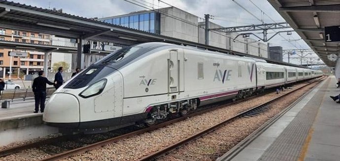 Archivo - El Principado solicita a Renfe un refuerzo de los servicios ferroviarios entre Asturias y Madrid en las franjas no afectadas por las obras para minimizar su impacto